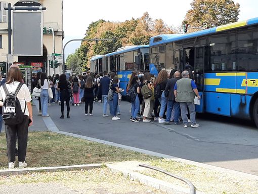 La fermata tra corso Torino e piazza Roma a Pinerolo