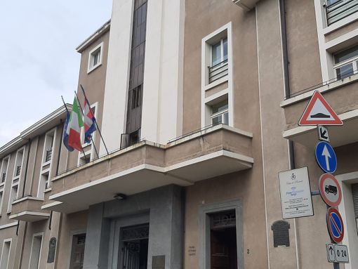 La raccolta rifiuti costerà di più, ma lo avvertiranno soprattutto imprese e negozi La raccolta rifiuti costerà di più, ma lo avvertiranno soprattutto imprese e negozi