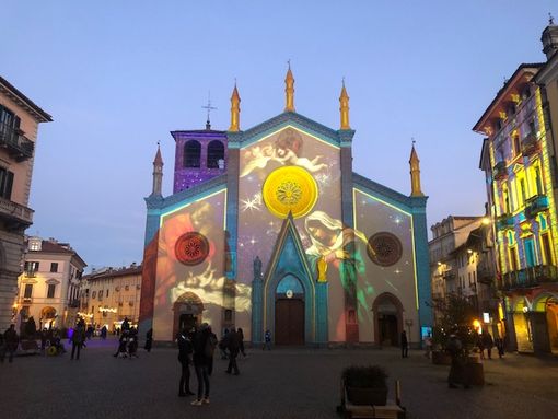 Proiezioni sul Duomo dicembre 2020 piazza San Donato a Pinerolo