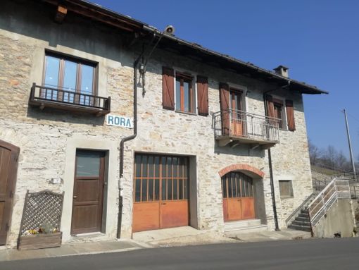 L’ex scuola di Rorà L’ex scuola di Rorà