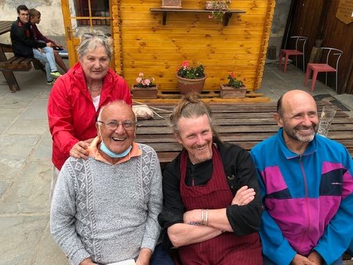 Da sinistra Ferruccio Cinquetti con la moglie Angela, Massimo Manavalle ed Enrico Camanni (foto di Gabriella Rinaldi) Da sinistra Ferruccio Cinquetti con la moglie Angela, Massimo Manavalle ed Enrico Camanni (foto di Gabriella Rinaldi)