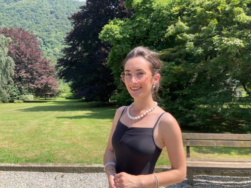 Laura Orsolini nel Parco comunale di Villa Widemann Laura Orsolini nel Parco comunale di Villa Widemann