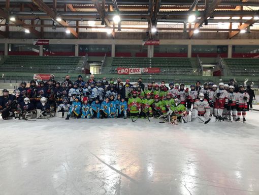 Nel fine settimana sul ghiaccio di Torre Pellice si ricorda ‘Ciaz’ e si pensa anche alla solidarietà