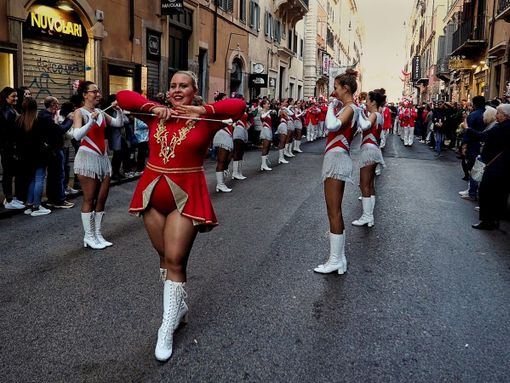 Martina Bertero alla guida delle majorettes di Vigone Martina Bertero alla guida delle majorettes di Vigone