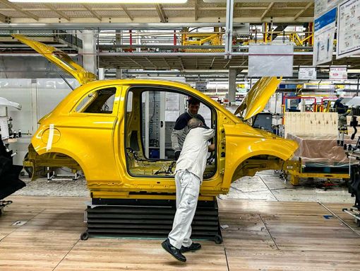 La 500 ibrida potrebbe dare lavoro anche agli operai attualmente addetti alle "mascherine"