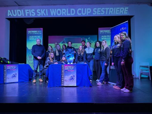 La nazionale azzurra a sostegno della ricerca sul cancro La nazionale azzurra a sostegno della ricerca sul cancro