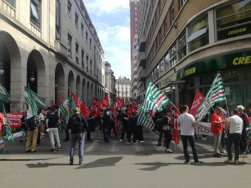 protesta di lavoratori in strada