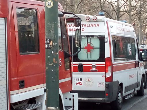 Uomo travolto dalle fiamme mentre brucia le sterpaglie: ricoverato al Cto in codice rosso