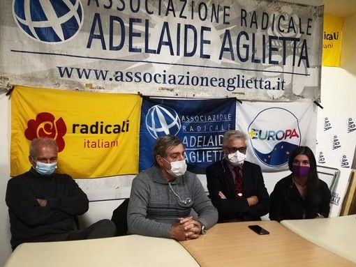 Da sx Igor Boni, Emilio Coveri, Silvio Viale e Patrizia De Grazia Da sx Igor Boni, Emilio Coveri, Silvio Viale e Patrizia De Grazia