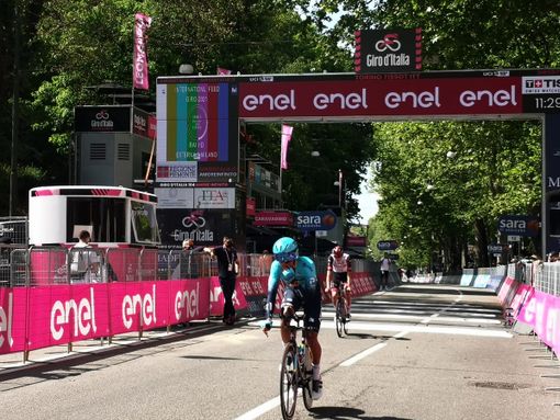 Ganna illumina la Mole, è sua la prima maglia rosa del Giro (FOTO) Ganna illumina la Mole, è sua la prima maglia rosa del Giro (FOTO)