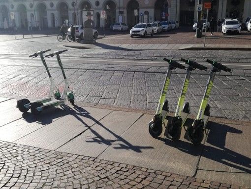 monopattini - foto d'archivio monopattini - foto d'archivio