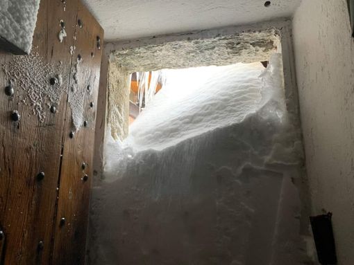 Oltre due metri di neve al rifugio Selleries: &quot;Non salite, pericolo valanghe&quot;