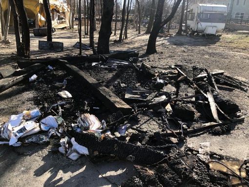 casetta bruciata casetta bruciata