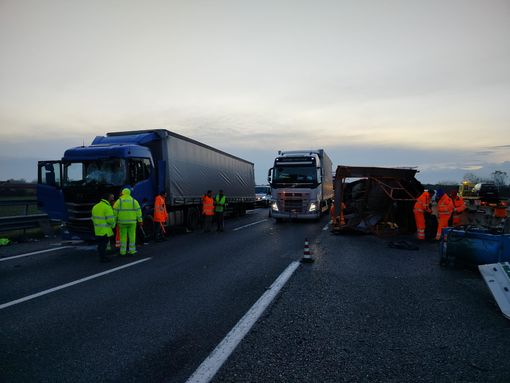 Brutto incidente sulla tangenziale sud in zona Moncalieri: traffico paralizzato Brutto incidente sulla tangenziale sud in zona Moncalieri: traffico paralizzato