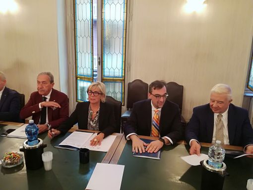 L'ira dei commercianti a poche ore dalla ripartenza: "Non conosciamo ancora le regole: è una grande mancanza di rispetto per il settore" L'ira dei commercianti a poche ore dalla ripartenza: "Non conosciamo ancora le regole: è una grande mancanza di rispetto per il settore"