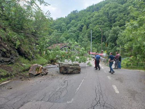 Massi caduti in Val Germanasca: la strada provinciale 169 torna percorribile Massi caduti in Val Germanasca: la strada provinciale 169 torna percorribile