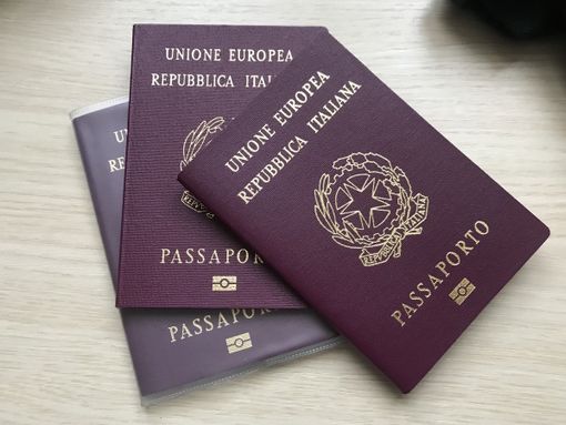 Caos passaporti, le agenzie di viaggio torinesi al questore: "Aprite uno sportello per i nostri clienti. Persi 8 milioni in un anno" Caos passaporti, le agenzie di viaggio torinesi al questore: "Aprite uno sportello per i nostri clienti. Persi 8 milioni in un anno"