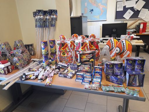 fuochi d'artificio illegali fuochi d'artificio illegali