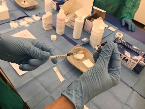 Vaccini anti-virus sinciziale, neonati e anziani a rischio gravi malattie: in Piemonte già somministrate 12mila dosi