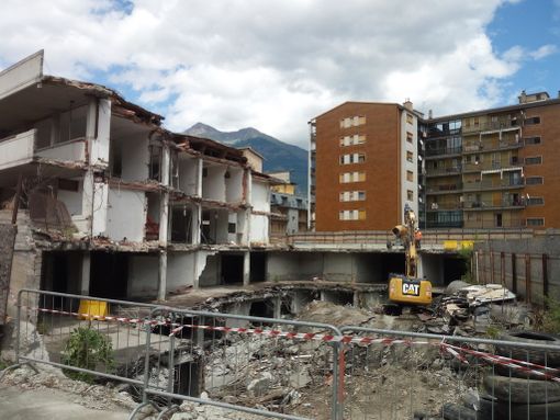 Demolizioni case a Torino: criteri di sicurezza e tecniche moderne Demolizioni case a Torino: criteri di sicurezza e tecniche moderne