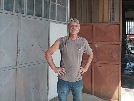 Lo scultore del cemento Tim Handford