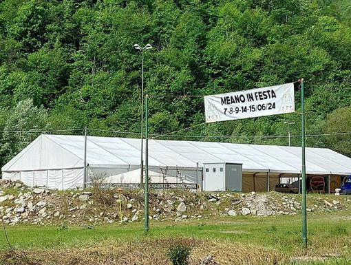 Il capannone della festa, dove si sono introdotti i ladri