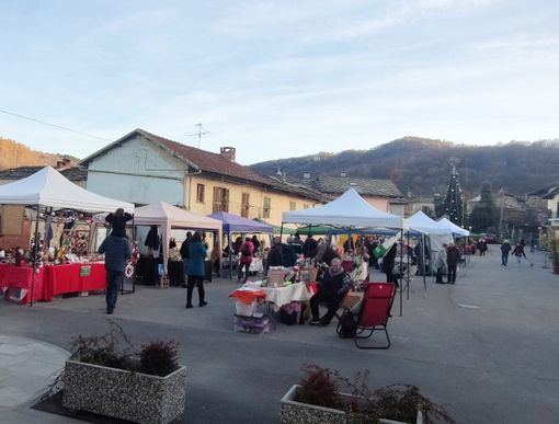 Un concerto per la scuola e il raduno dei Taboj ai mercatini di Natale di Lusernetta Un concerto per la scuola e il raduno dei Taboj ai mercatini di Natale di Lusernetta