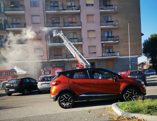 Nichelino, paura per un incendio in una palazzina di via Juvarra