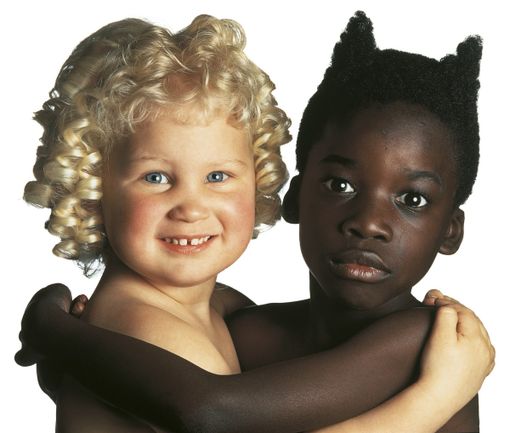 Oliviero Toscani, tra inediti e classici, in mostra al Castello di Miradolo Oliviero Toscani, tra inediti e classici, in mostra al Castello di Miradolo