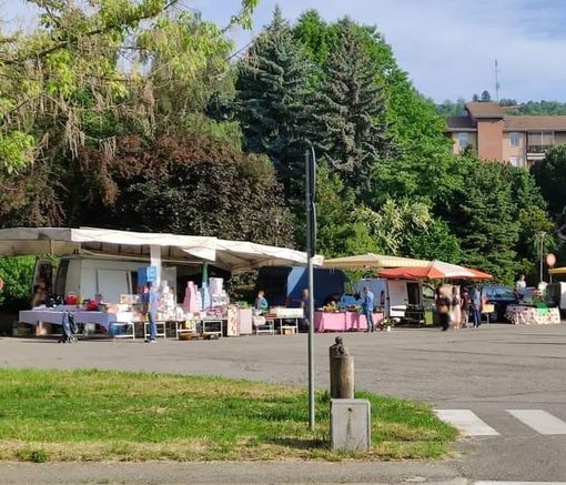 Il mercato in piazza Avis