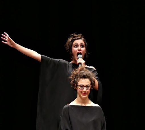 Ironica e coraggiosa: la disabilità sale sul palco a Bricherasio