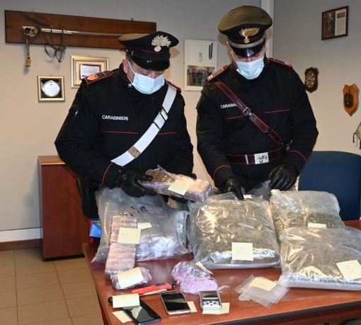Cercenasco: aveva 13 chili di droga in casa, arrestato operaio [VIDEO]
