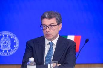 Ita-Lufthansa, ira di Giorgetti: &quot;Non cediamo a ricatti&quot;