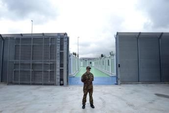Migranti in Albania, governo prova a uscire da impasse: la nuova ipotesi