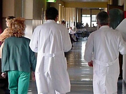 Covid, il sindacato dei medici scrive a Cirio e al ministro Speranza: &quot;In Piemonte serve un lockdown totale&quot;