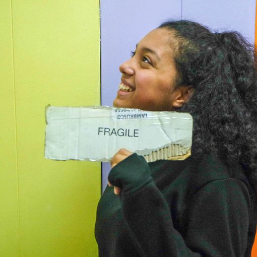 Immagine tratta dalla campagna “Fragile” lanciata da Asai nel 2017 per parlare di adolescenza