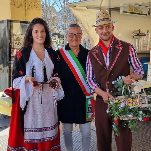 Il Frutasè e la Frutasera prendono la guida di Cumiana per il Carnevale