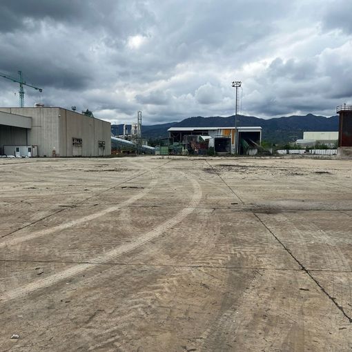 Il piazzale libero da rifiuti