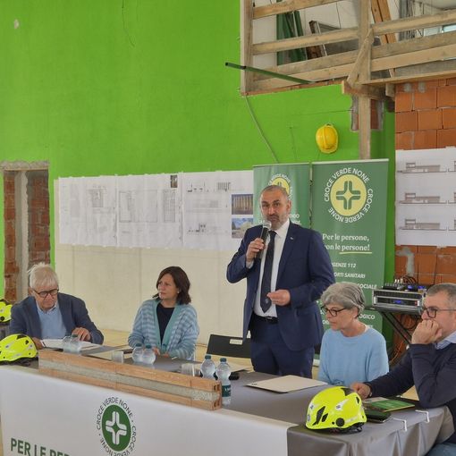 Il presidente Luca Ferrua in piedi