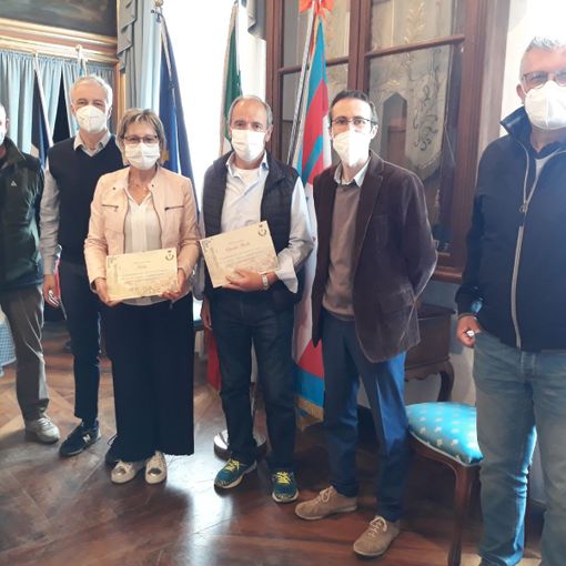 Da sinistra Ilario Merlo, Luigi Bosio, Lidia Alloa, Claudio Bolla, Simone Ballari ed Emilio Bolla nel momento di saluto per i pensionamenti