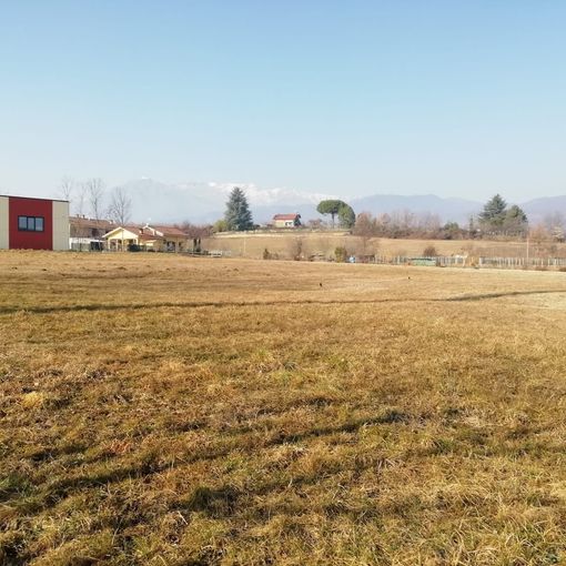 Il terreno su cui doveva sorgere la palestra con tensostruttura a Bricherasio
