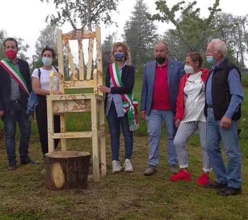 Sedie giganti al Crò