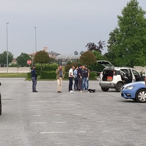 Omicidio nel piazzale dell'Auchan di Cuneo: la vittima è una 44enne residente a Saluzzo, già fermato il responsabile