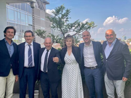 Da sinistra David Saelens, Luciano Ricotto, Luca Mezzetti (ceo di Sitra Italy), Rosalba Ricotto, Kenneth Depuydt (investment director of Creafund) e Mauro Ricotto