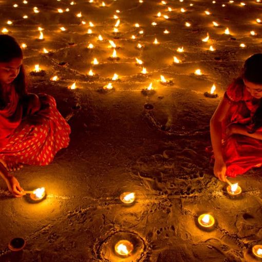 Lo yoga incontra la luci del Diwali a Pinerolo