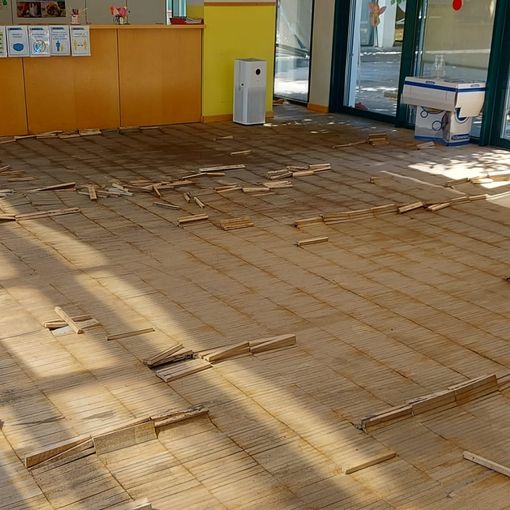 La pioggia fa saltare il pavimento dell'asilo di Villar Perosa