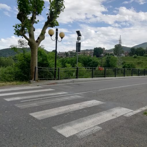 Luserna San Giovanni sceglie una strada “artigianale” per proteggere i pedoni dagli investimenti