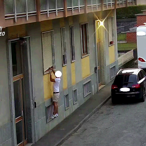 Lo spaccio dalla finestra