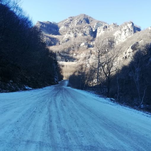 La strada per le cave del vallone del Mugniva a Luserna San Giovanni