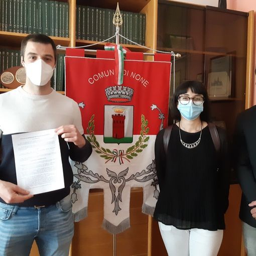 Da sinistra Federico Dal Zilio, Claudia D'Amelio e Federico Ciaffi di None